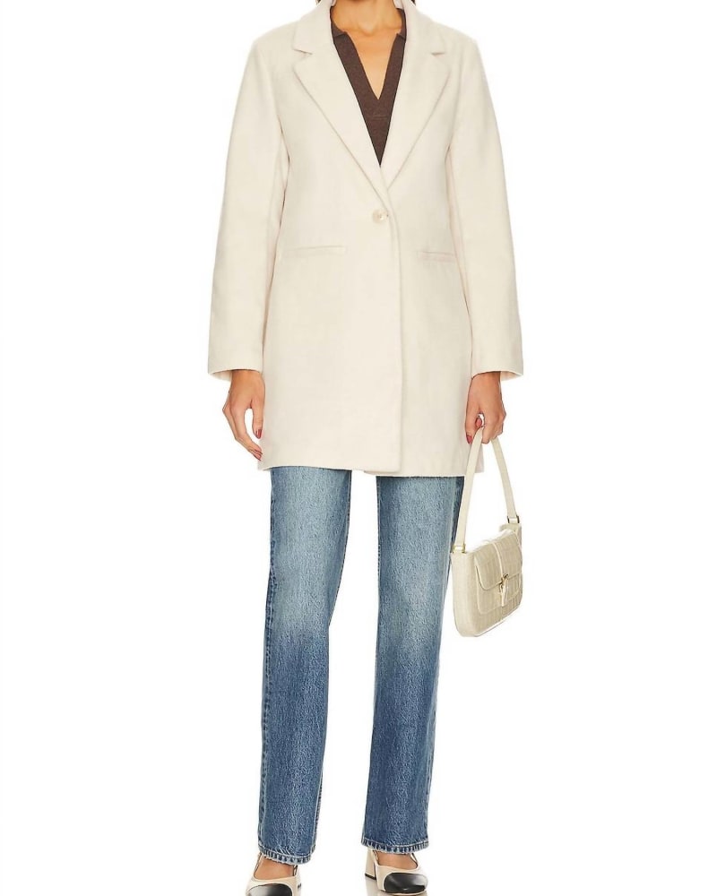 Front of a model wearing a size L Carly Coat in Capuccino in Capuccino by Sanctuary. | dia_product_style_image_id:325897